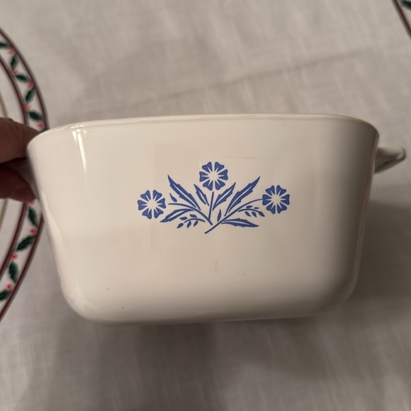 1 1/2 and 1 3/4 quart corningware dishes without lids. No chips. - Picture 2 of 6